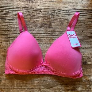 Girls 32 Medium Bra. Adjustable straps. No wire. Hot pink